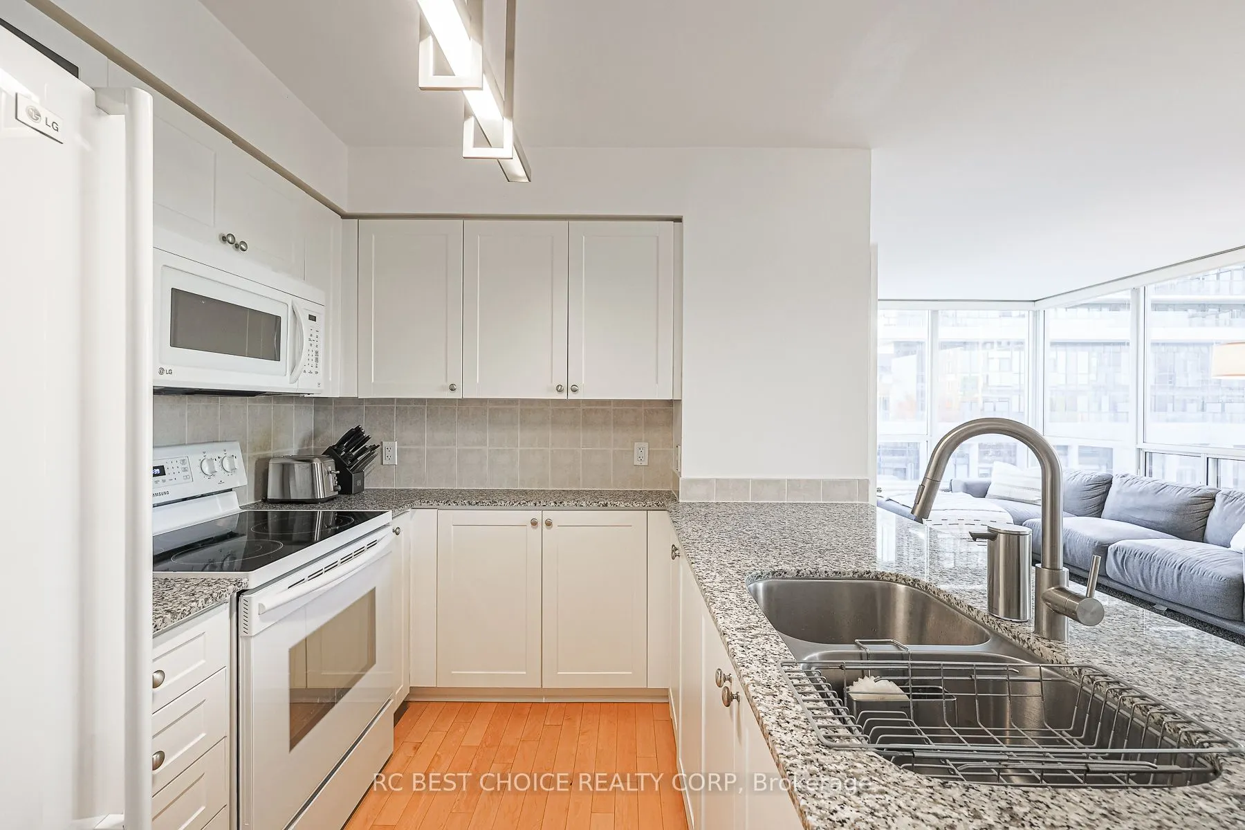 1103 Leslie Street, #504