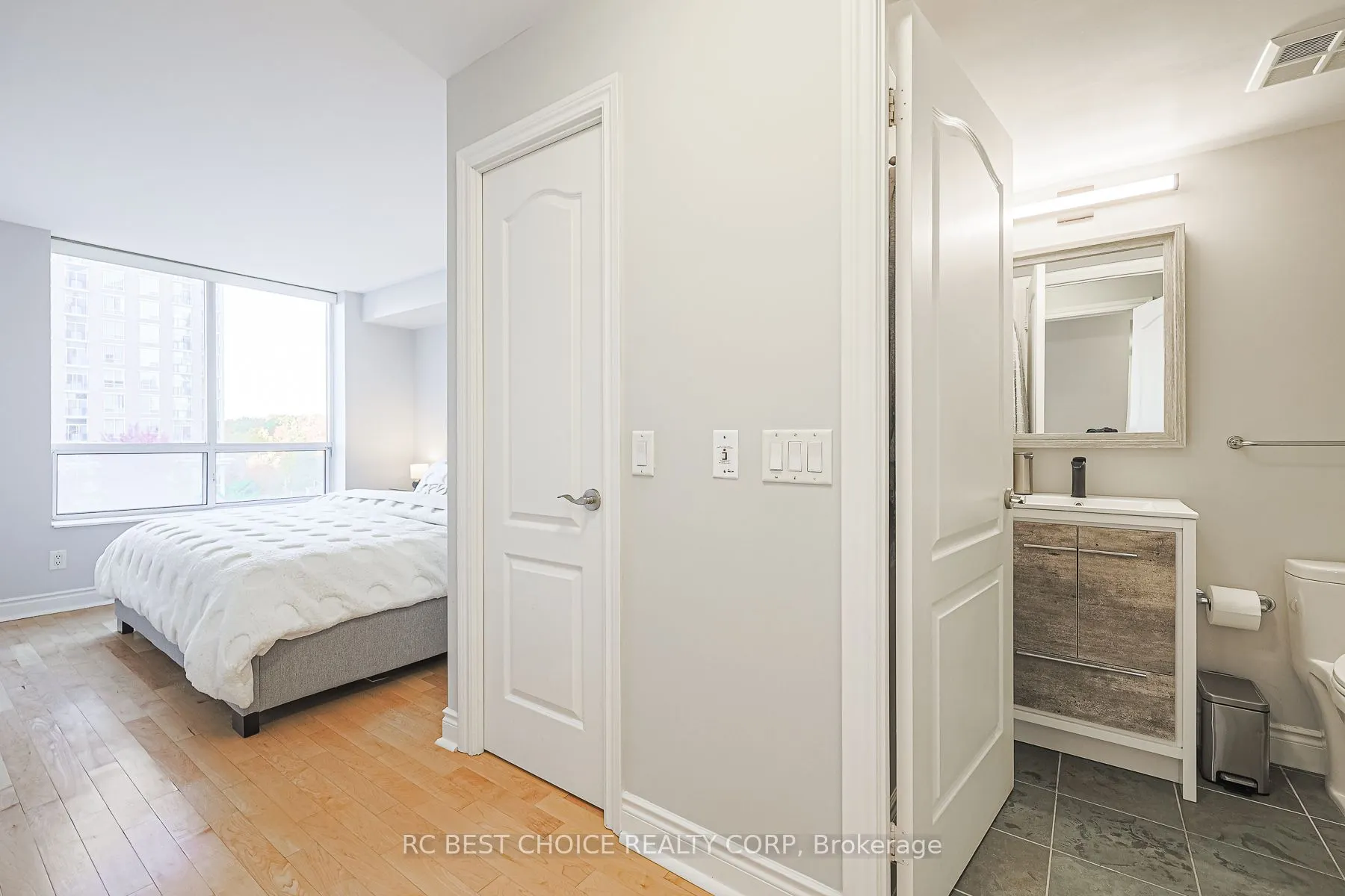 1103 Leslie Street, #504