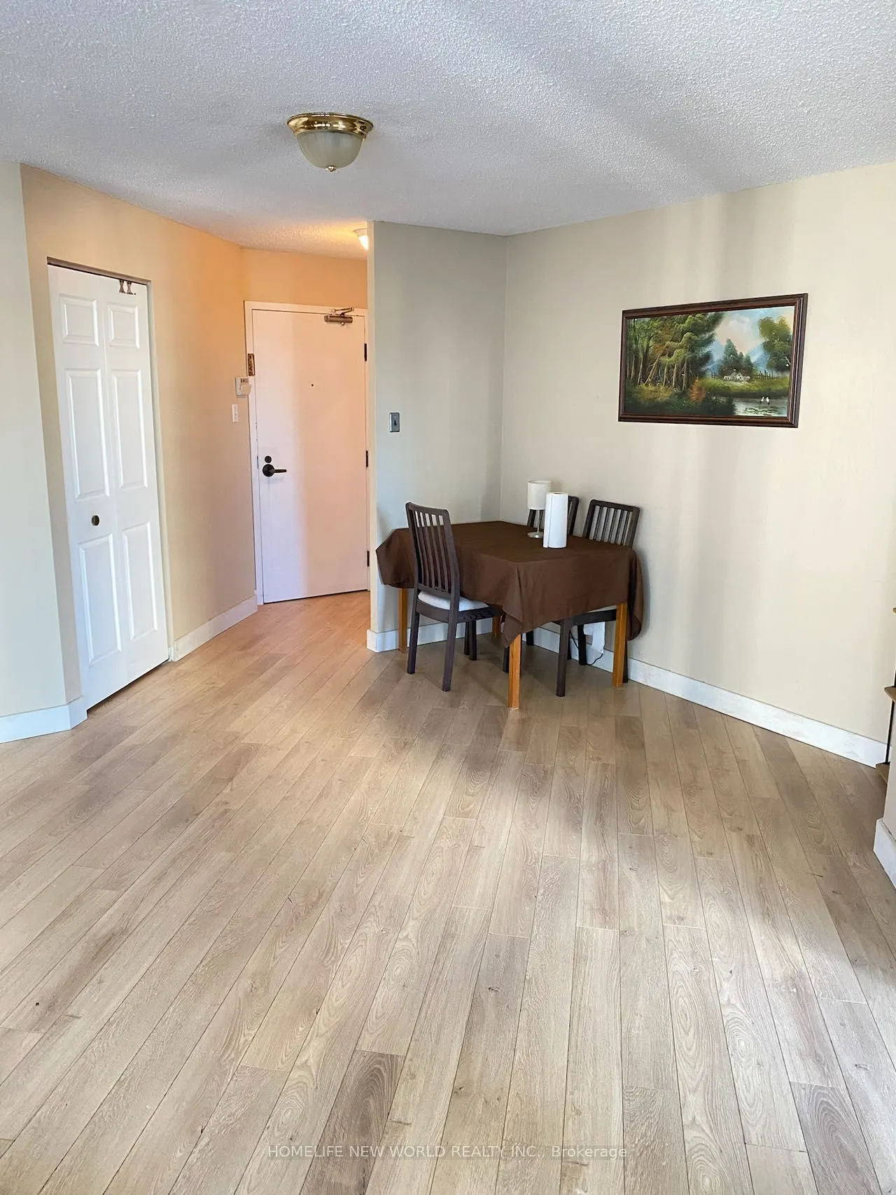 25 Maitland Street, #901