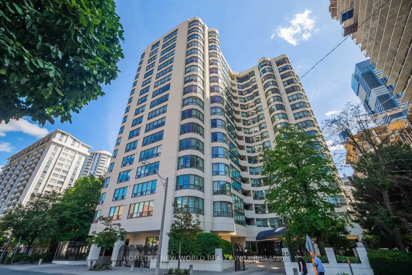 25 Maitland Street, #901