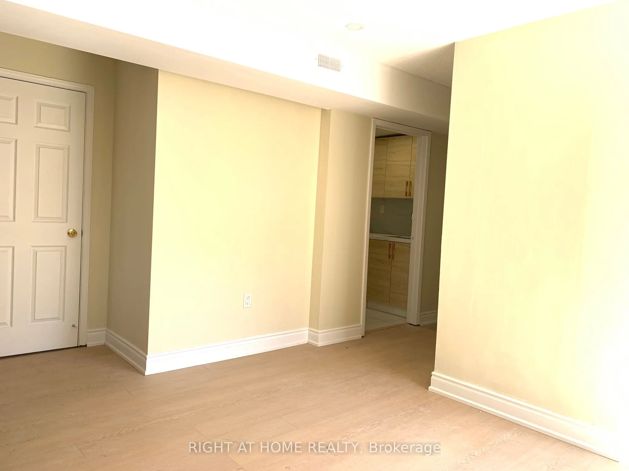 38 Lynch Road, #Main
