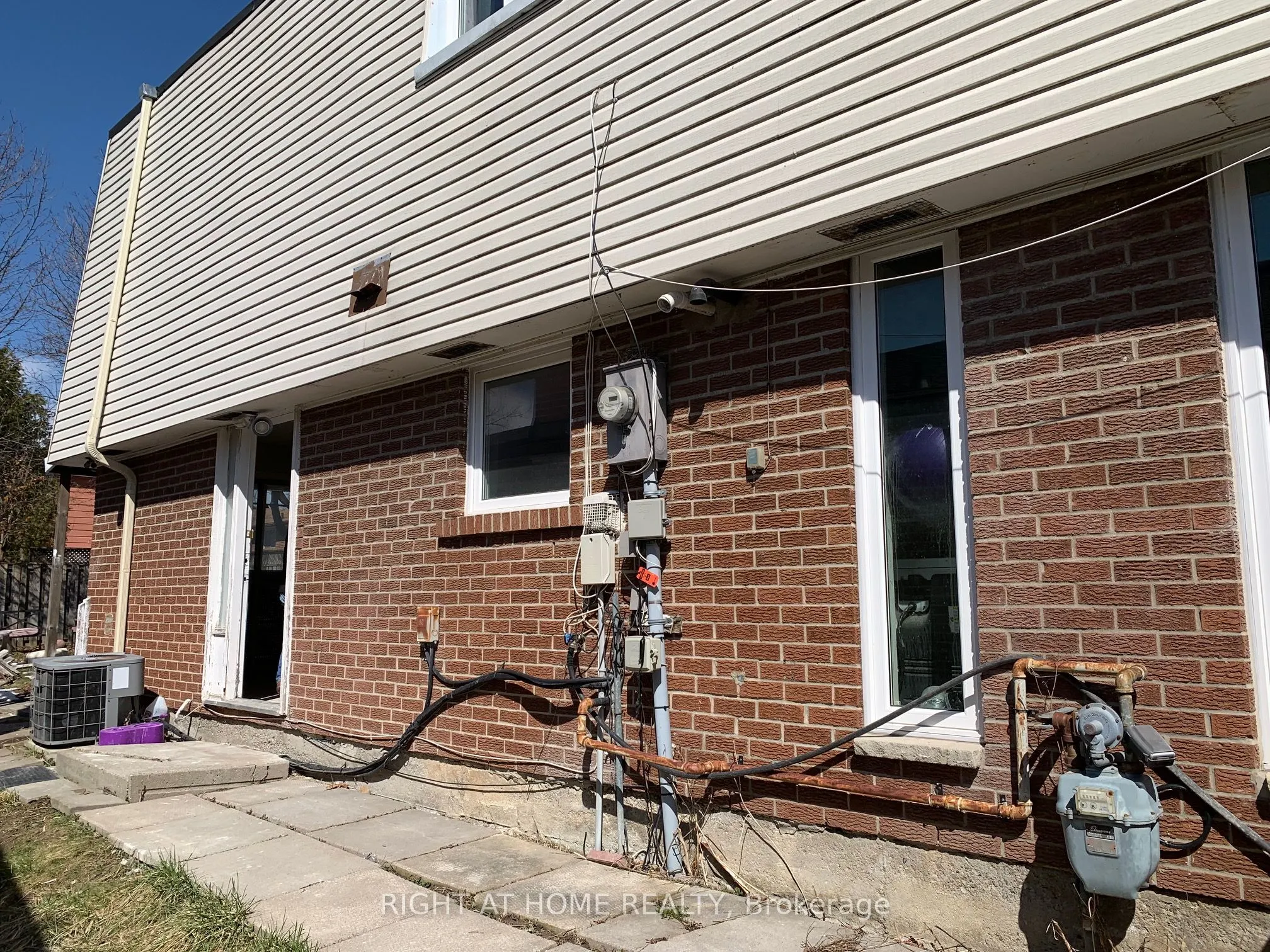 38 Lynch Road, #Main