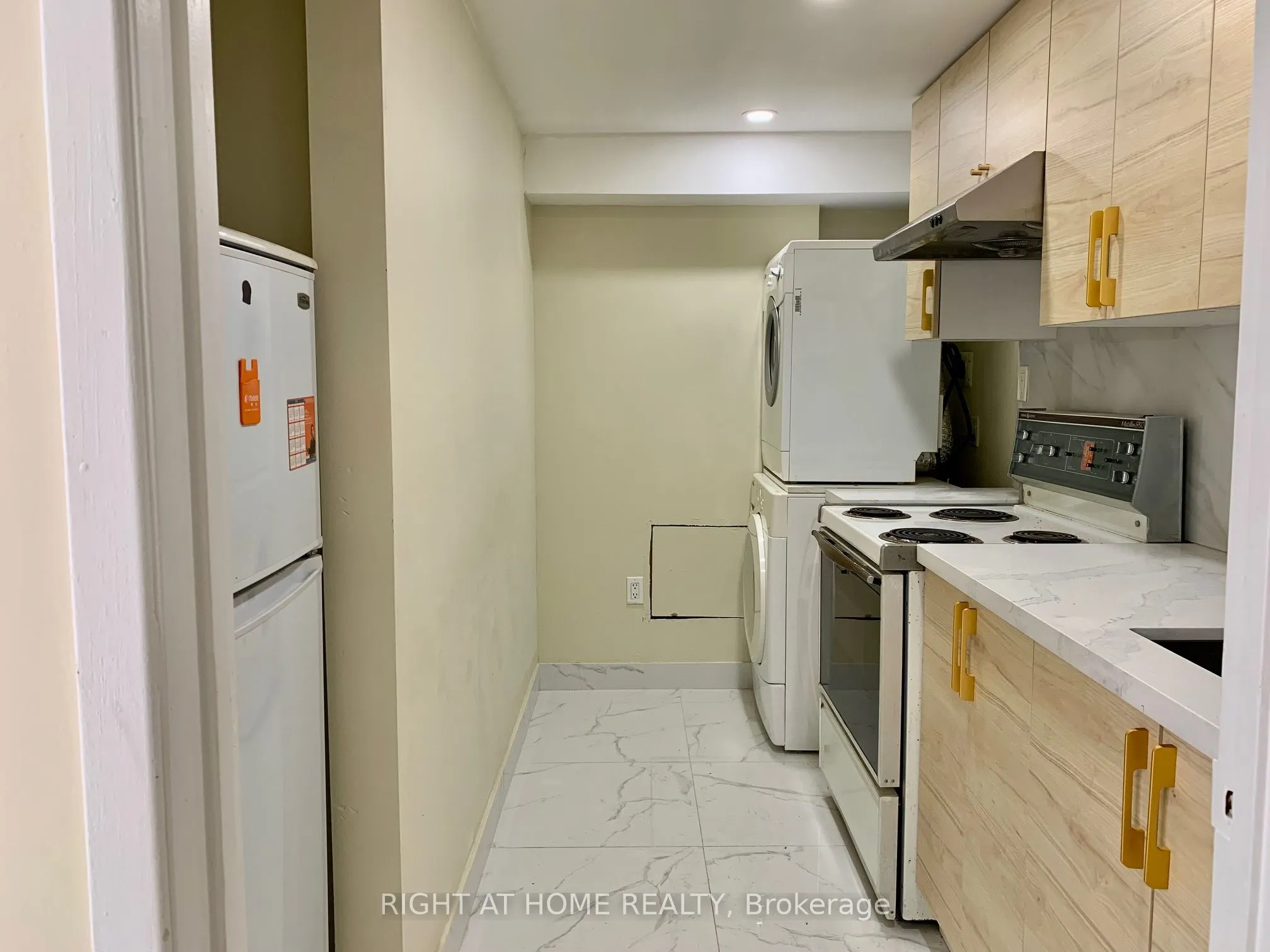 38 Lynch Road, #Main