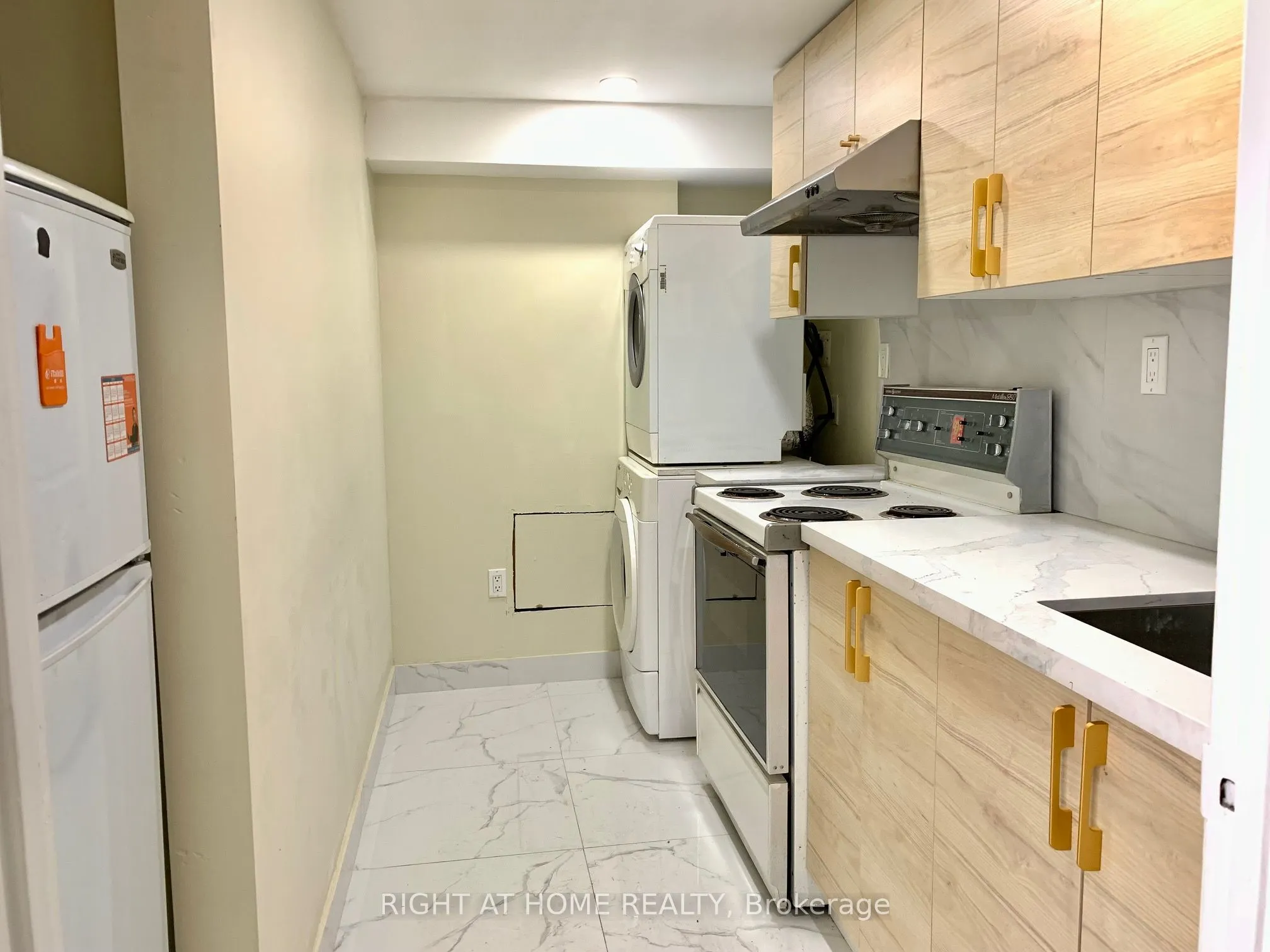 38 Lynch Road, #Main