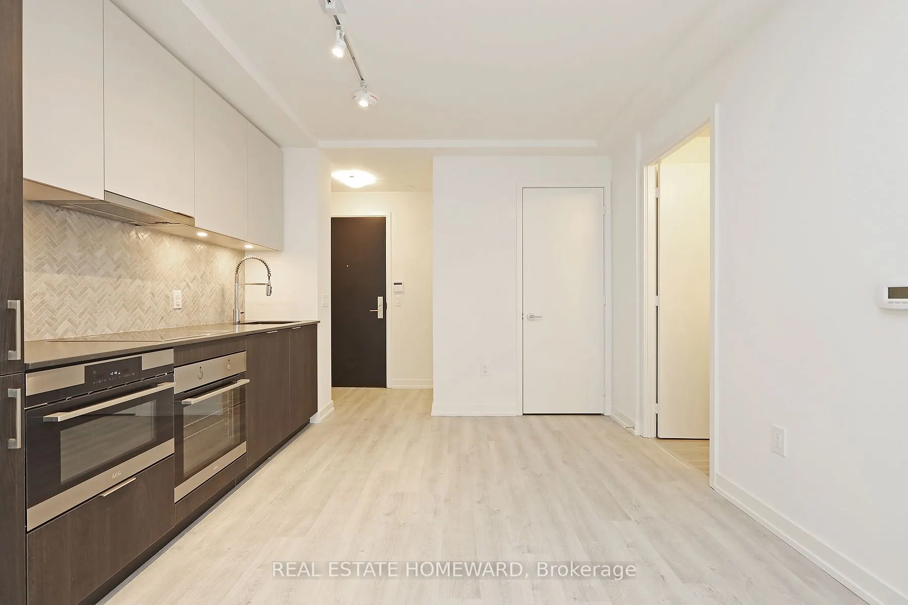 158 Front Street, #706