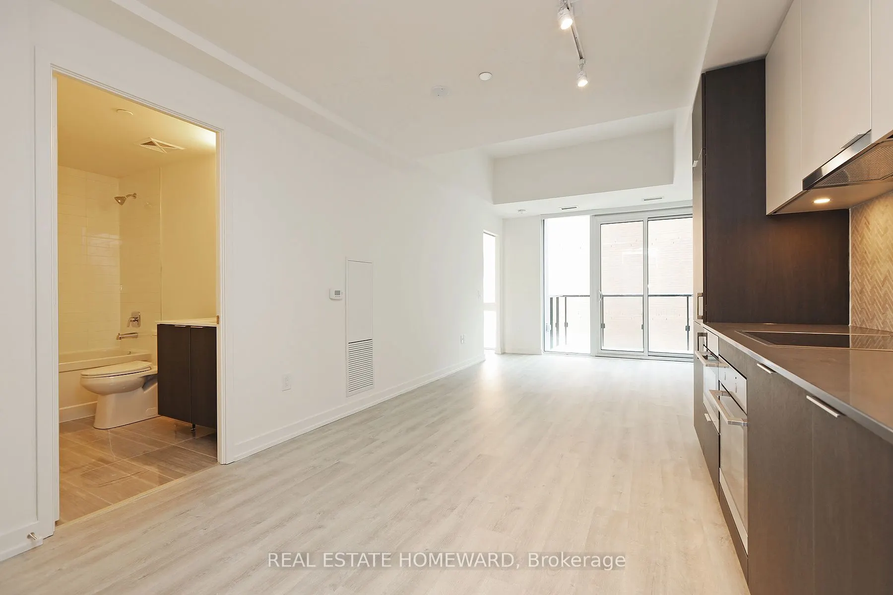 158 Front Street, #706