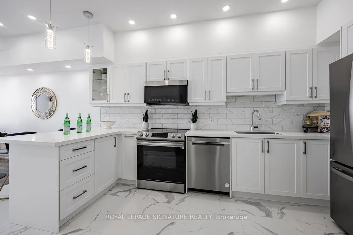284 Bloor Street W, #1005