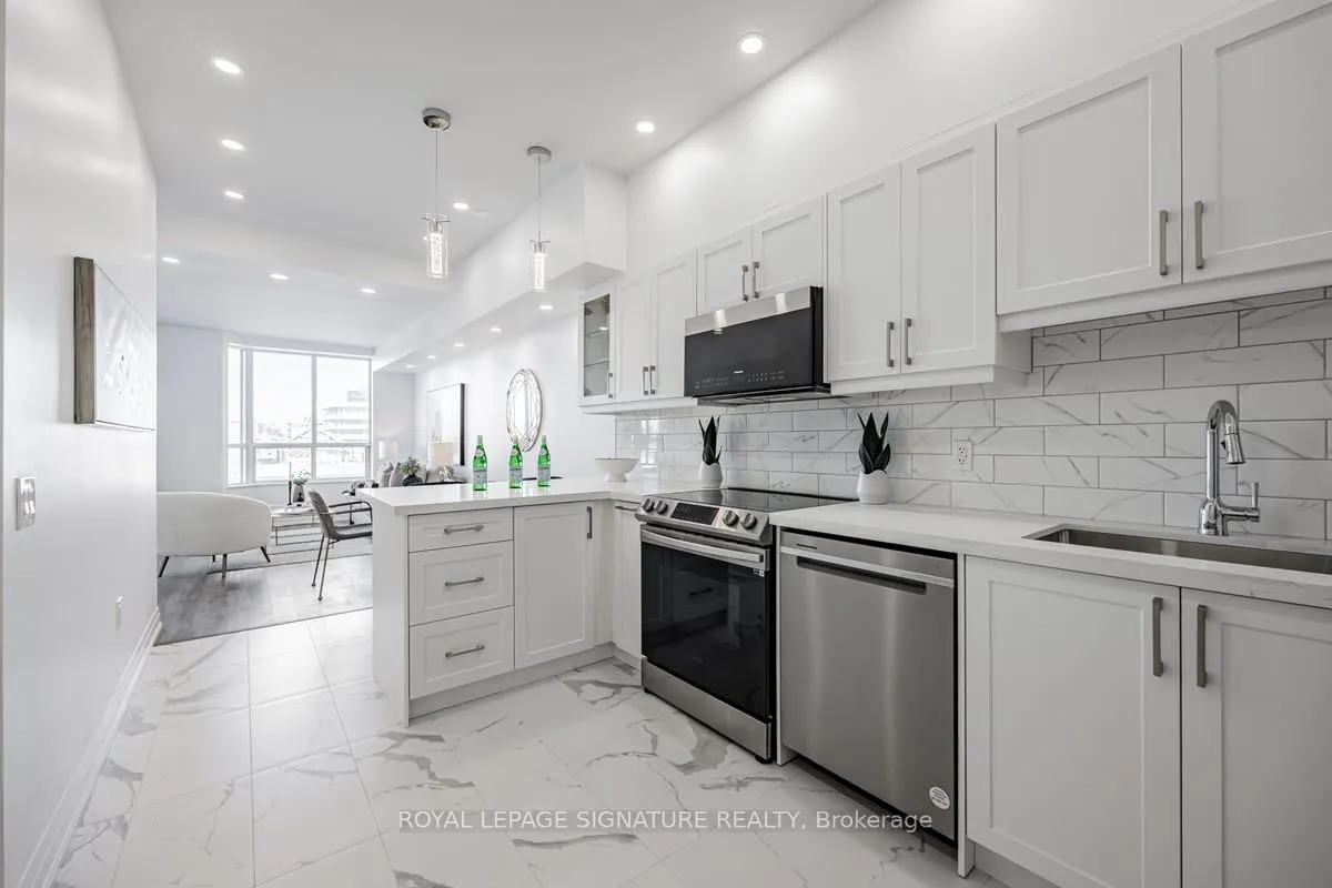 284 Bloor Street W, #1005
