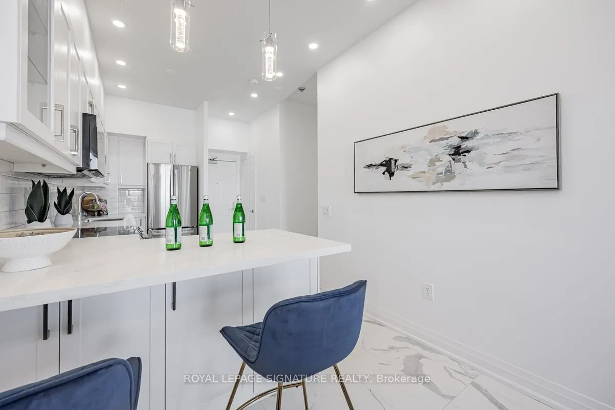 284 Bloor Street W, #1005