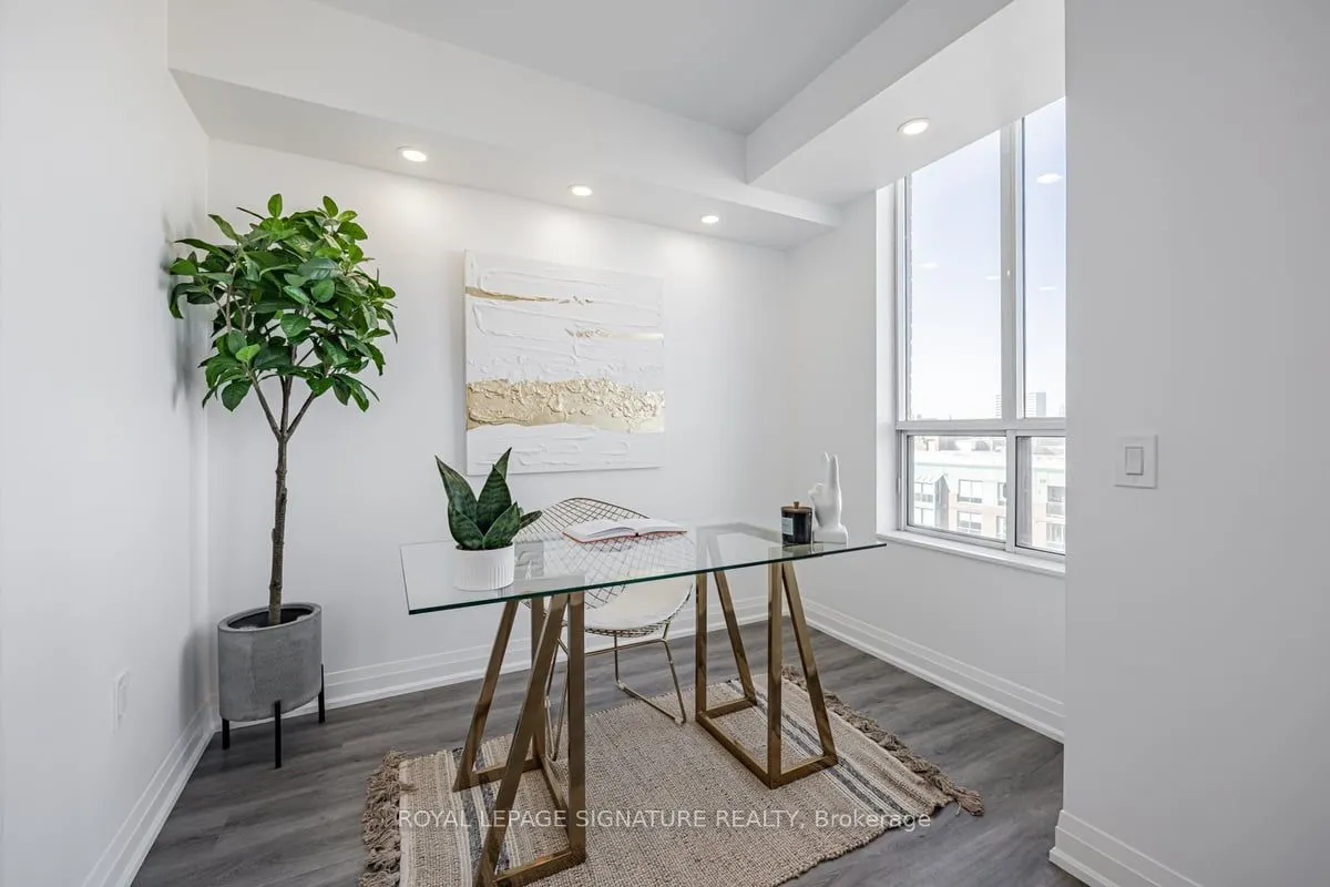 284 Bloor Street W, #1005