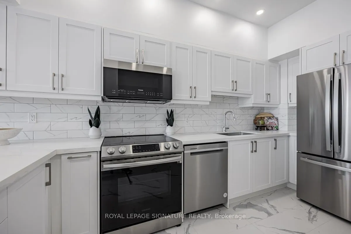 284 Bloor Street W, #1005