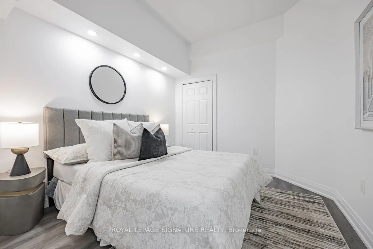 284 Bloor Street W, #1005