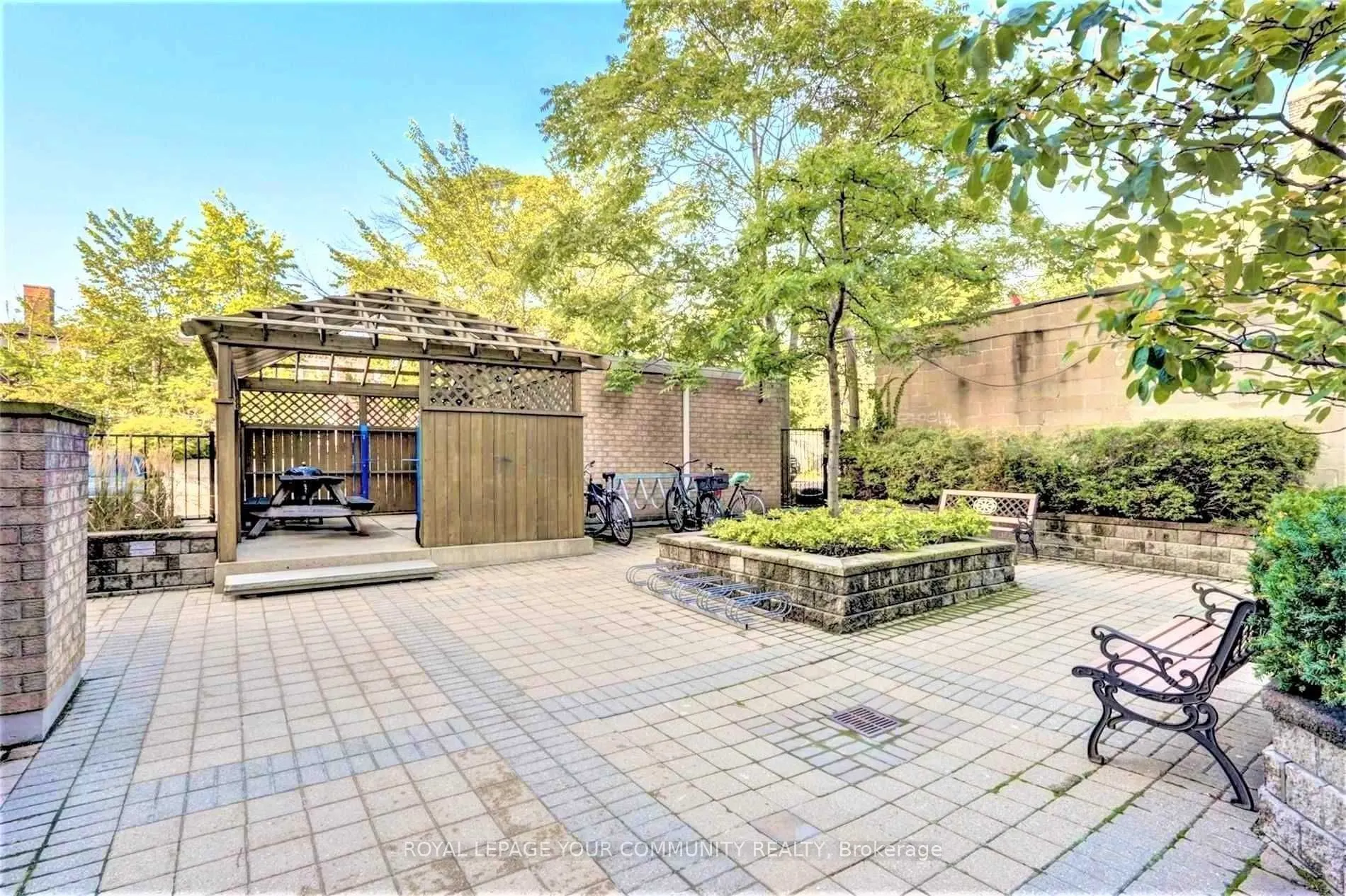 140 Bathurst Street, #210