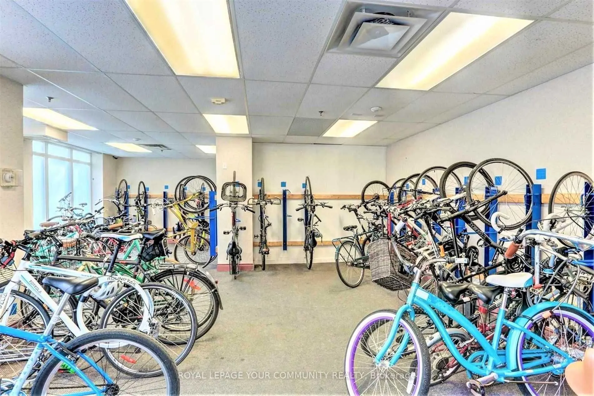 140 Bathurst Street, #210