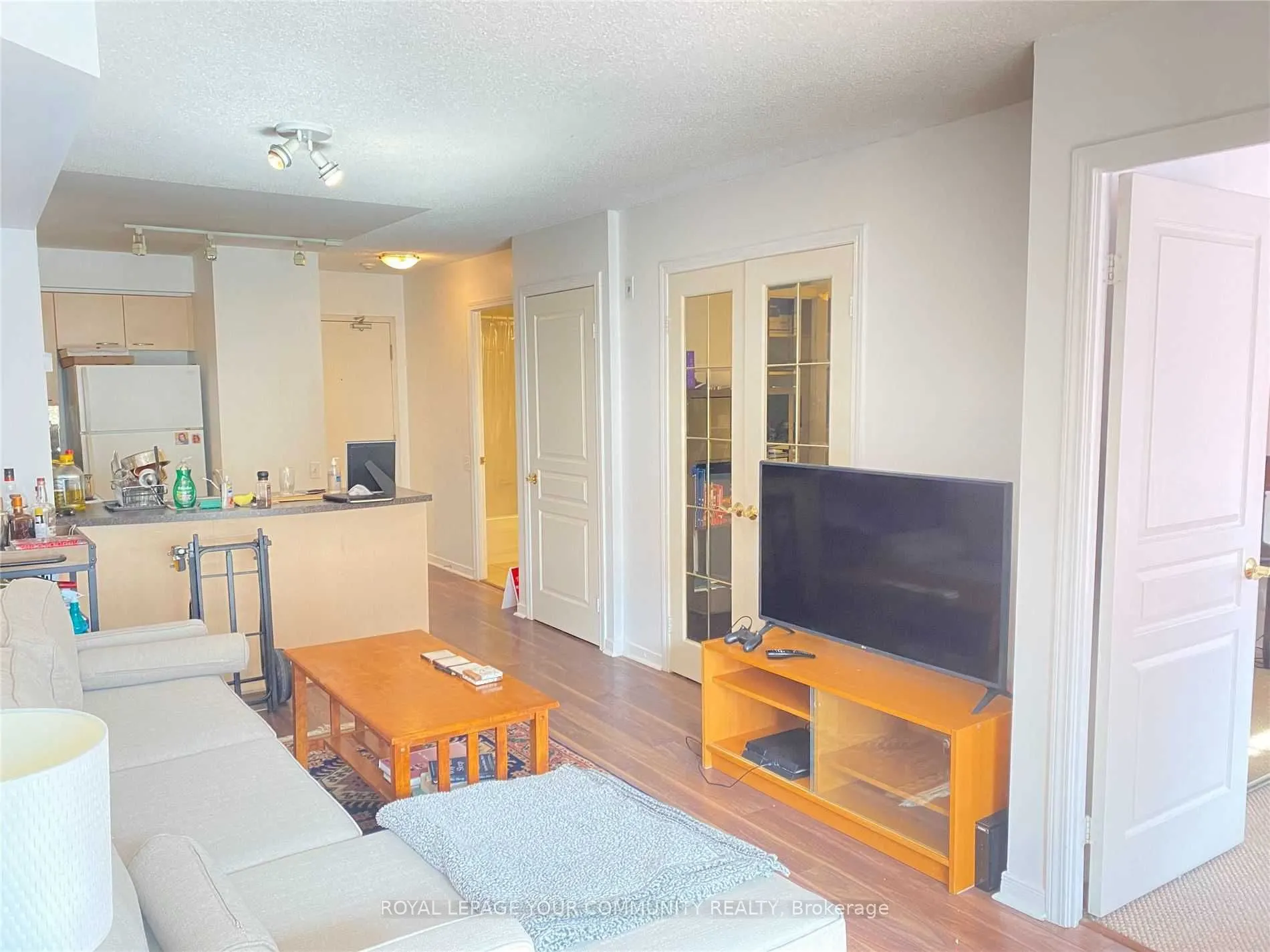 140 Bathurst Street, #210