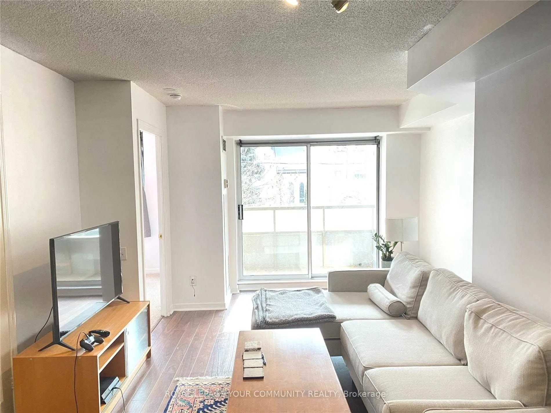 140 Bathurst Street, #210