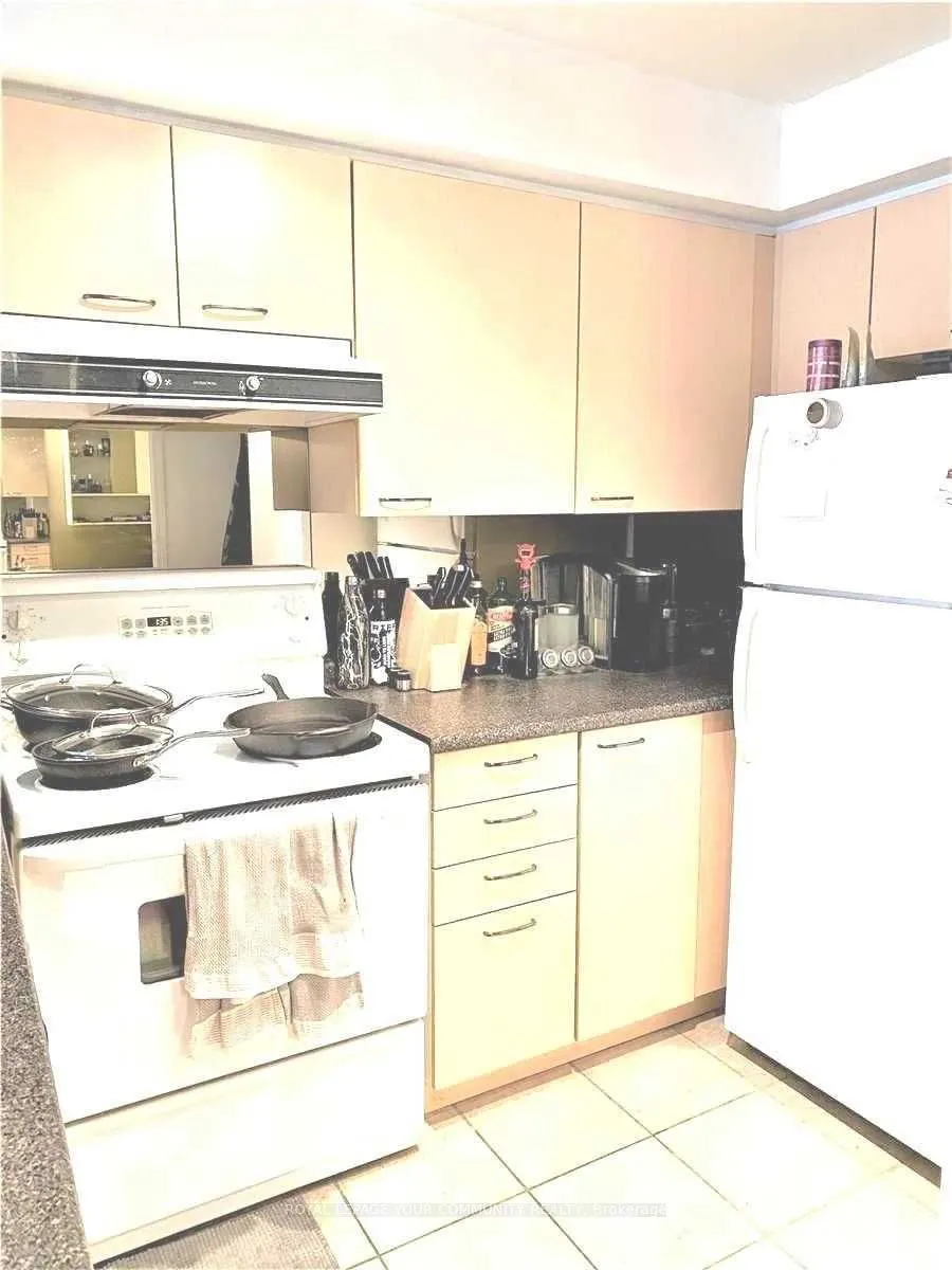 140 Bathurst Street, #210