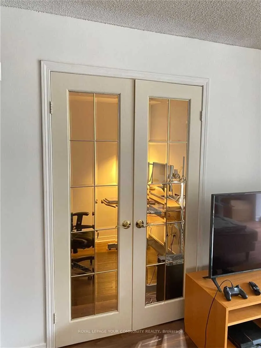 140 Bathurst Street, #210