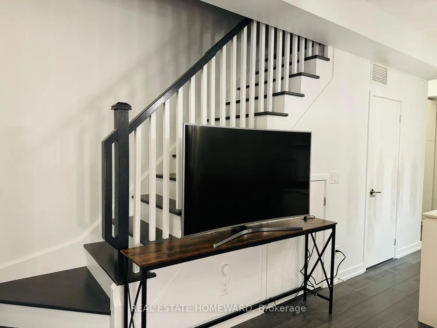 17 St. Bartholomew Street, #17