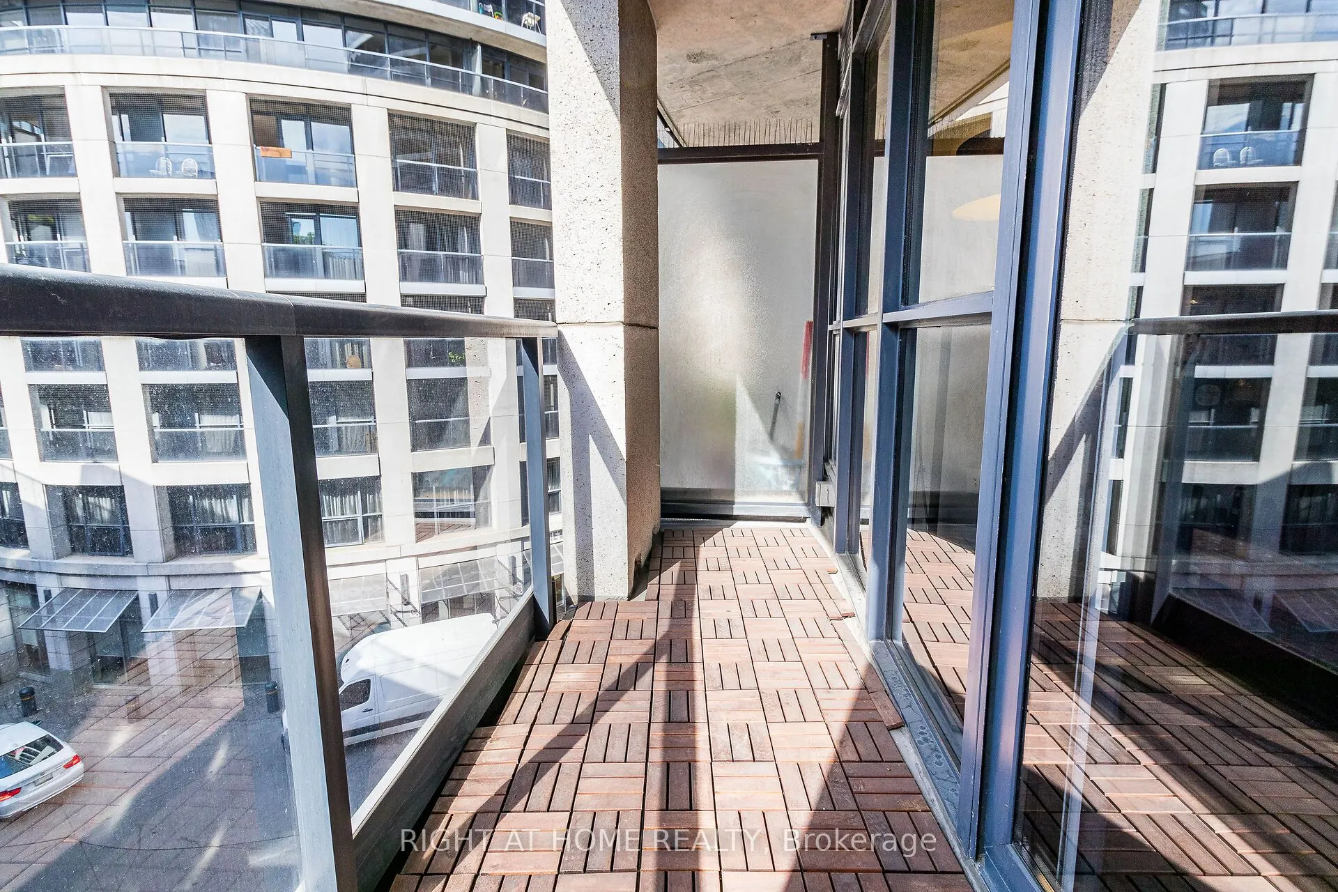 25 Carlton Street, #406