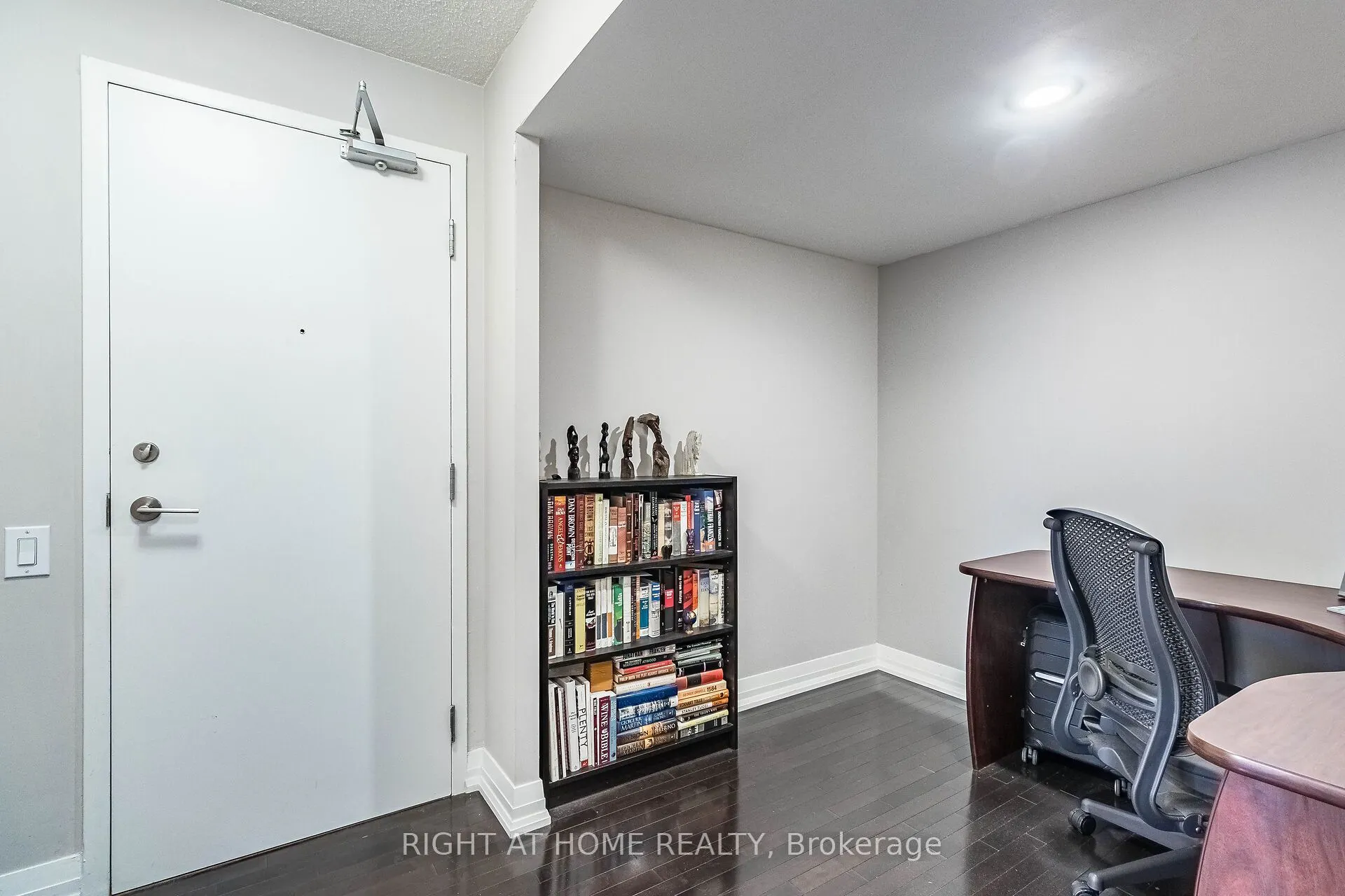 25 Carlton Street, #406