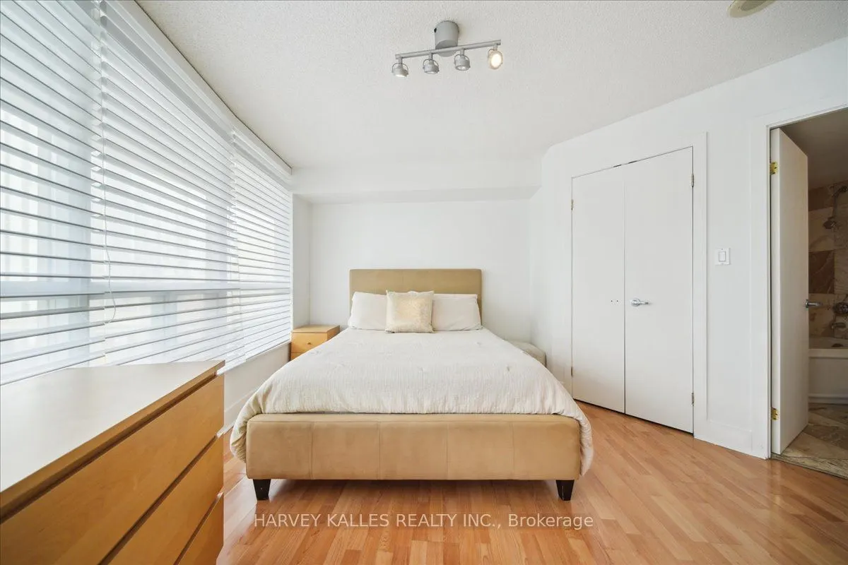 550 Queens Quay W, #809