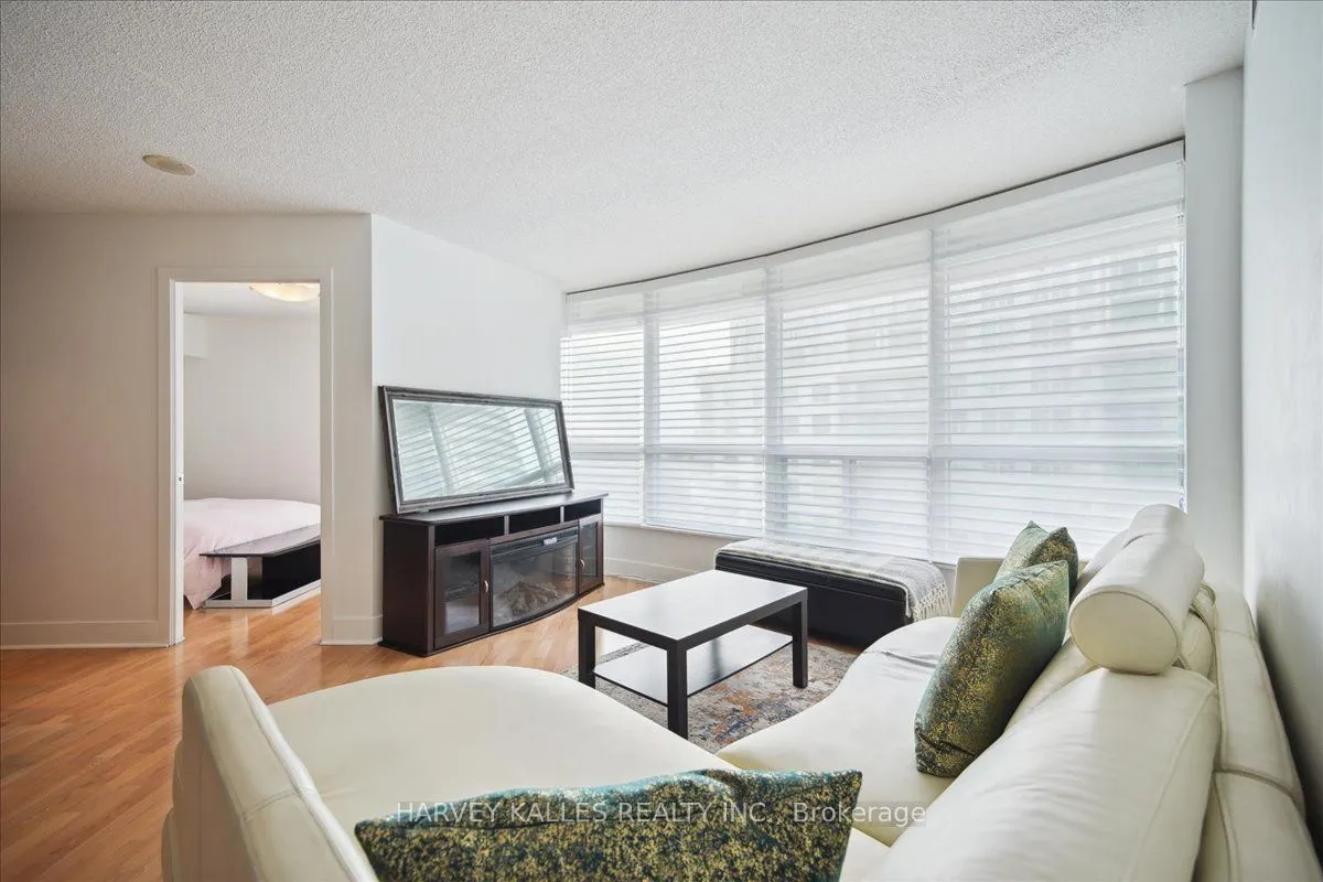 550 Queens Quay W, #809