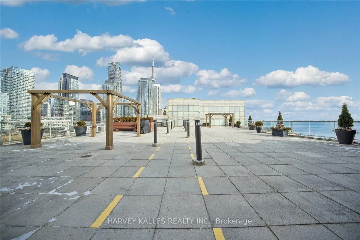 550 Queens Quay W, #809