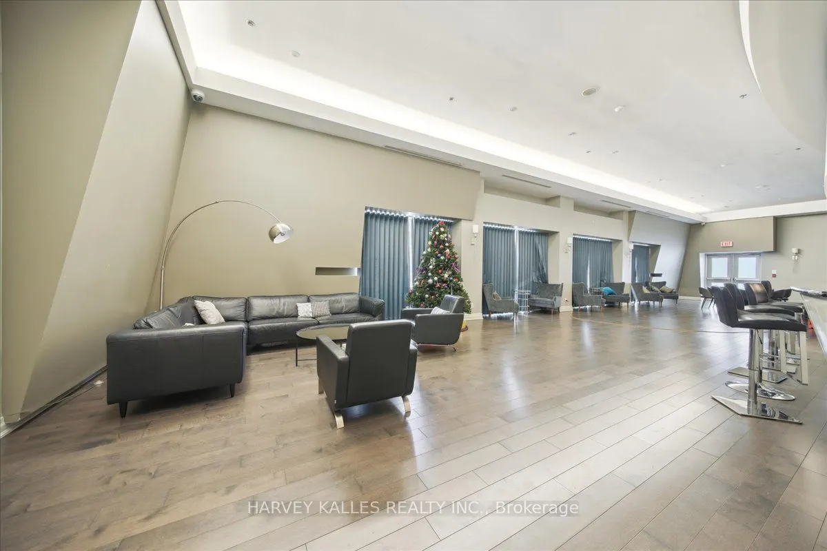 550 Queens Quay W, #809