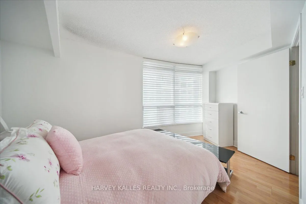 550 Queens Quay W, #809