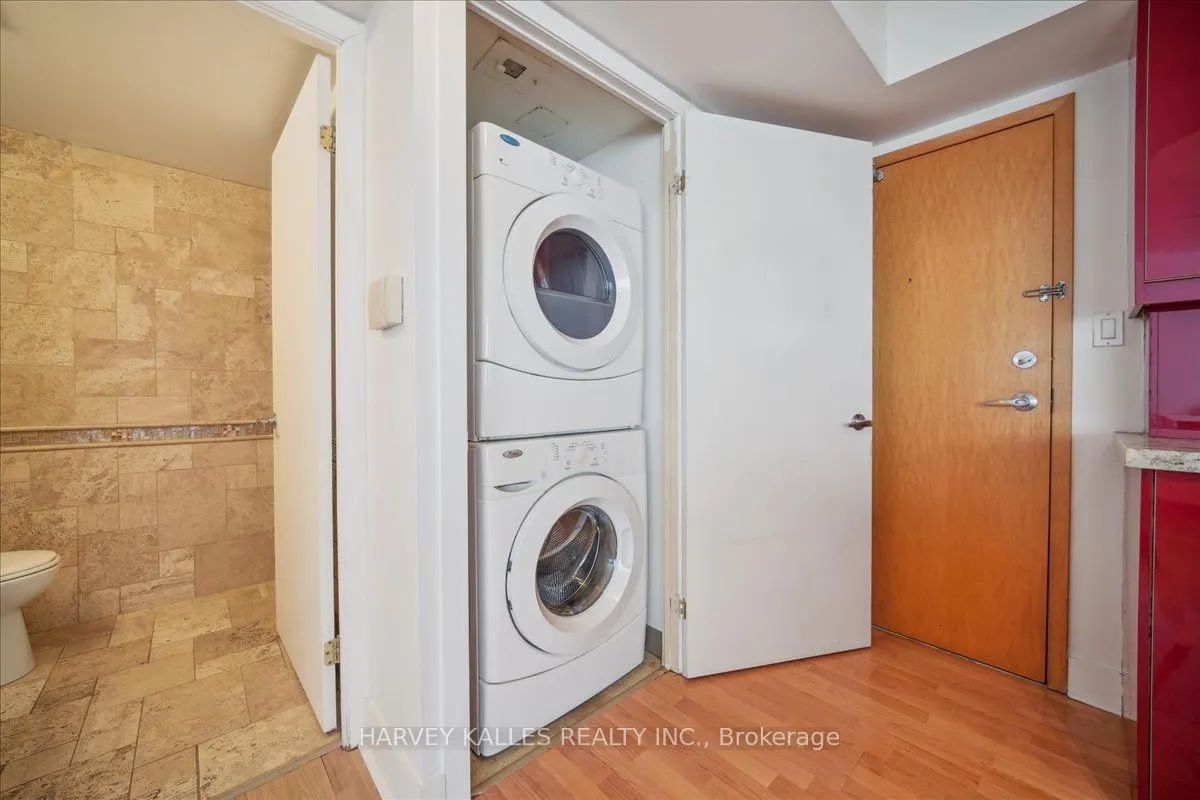 550 Queens Quay W, #809