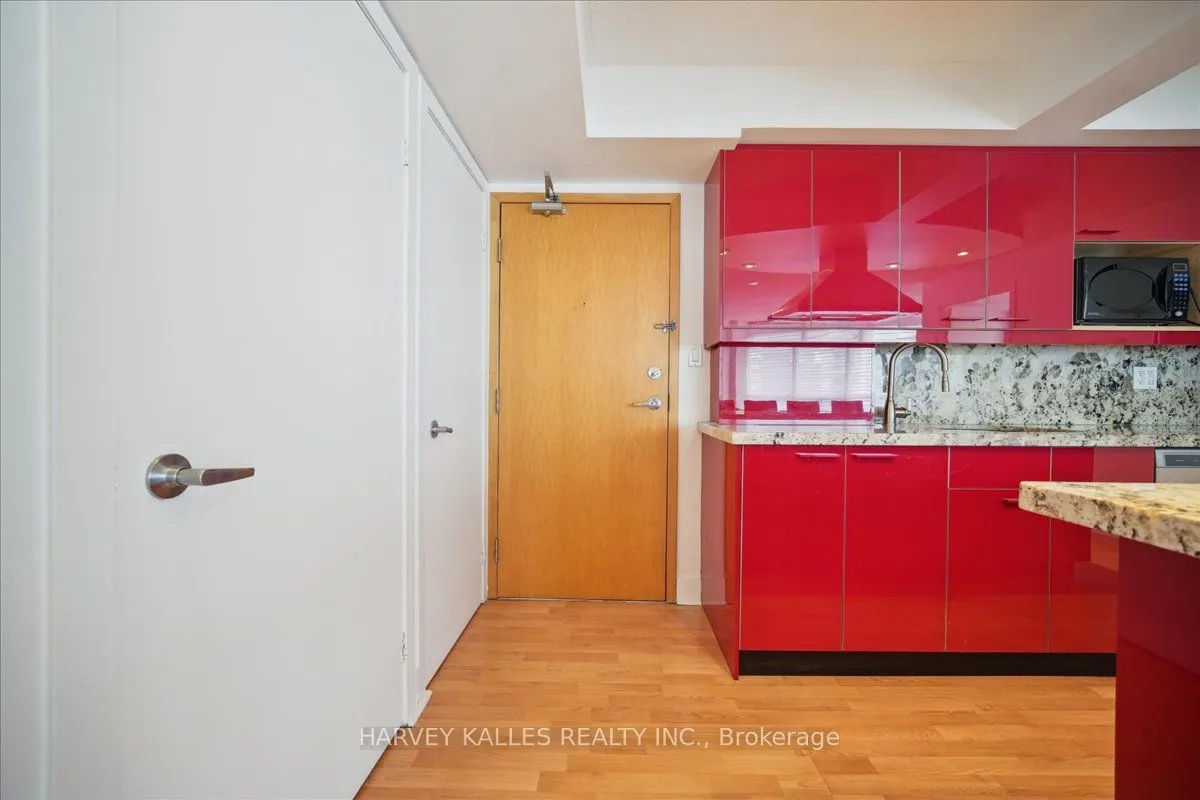 550 Queens Quay W, #809