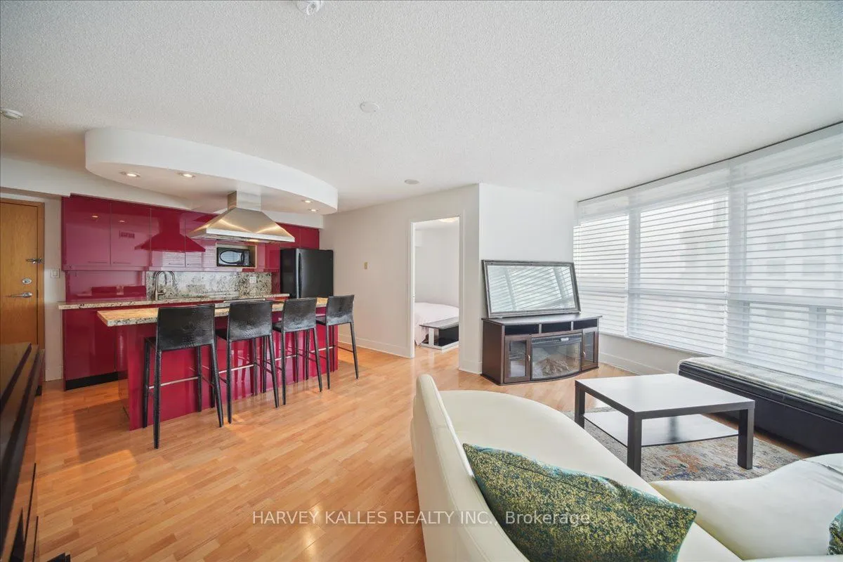 550 Queens Quay W, #809