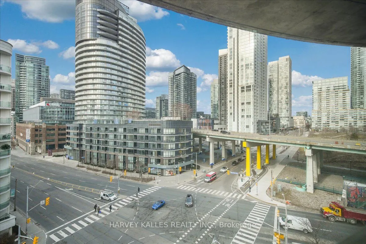 550 Queens Quay W, #809