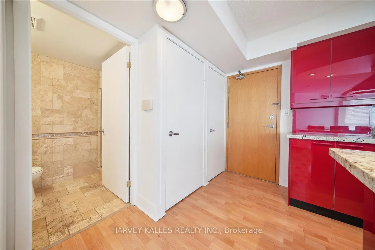 550 Queens Quay W, #809