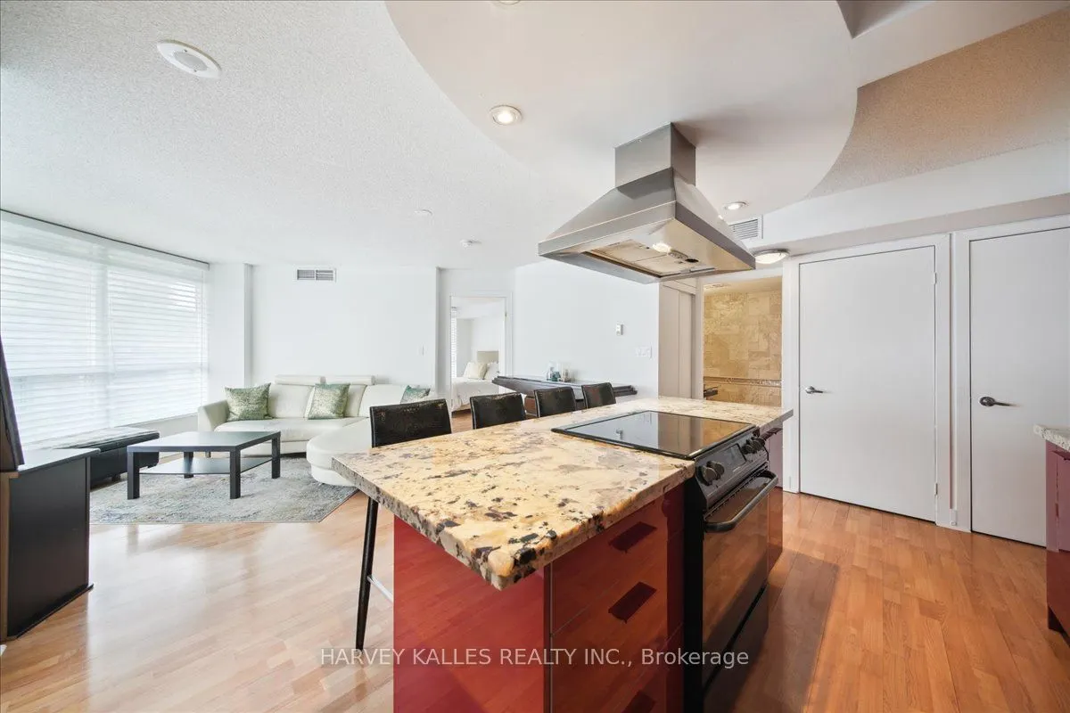 550 Queens Quay W, #809