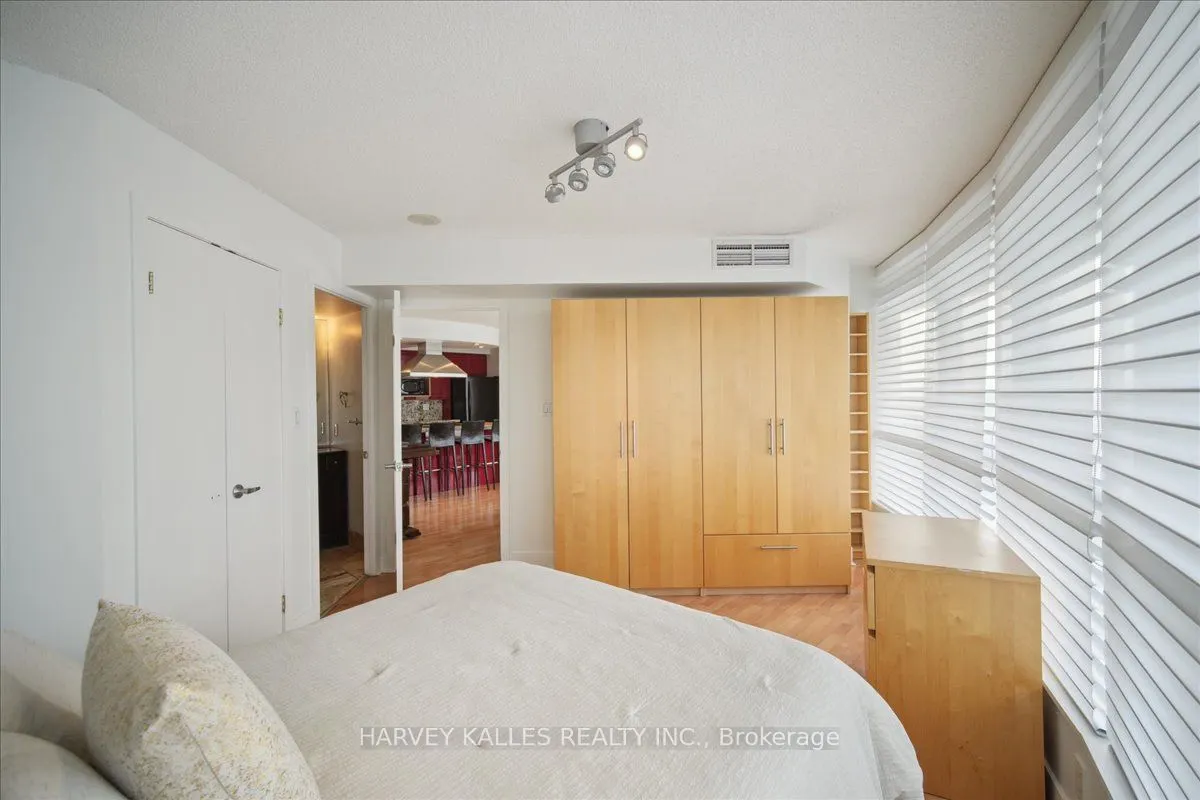 550 Queens Quay W, #809