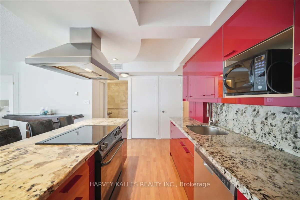 550 Queens Quay W, #809