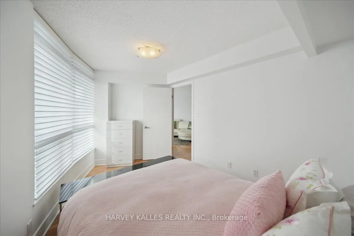 550 Queens Quay W, #809