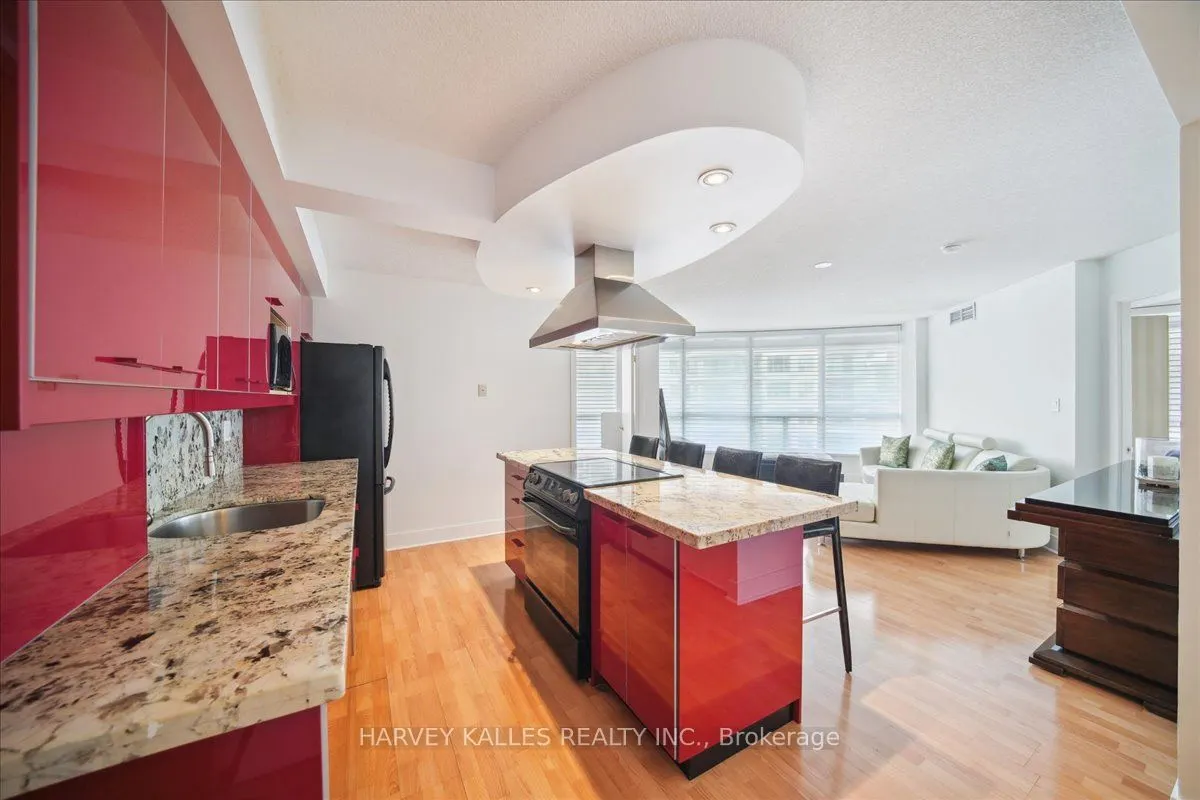 550 Queens Quay W, #809