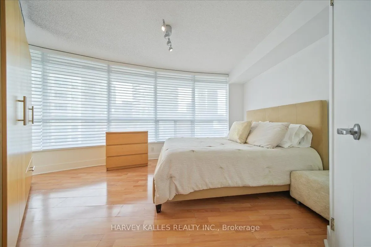 550 Queens Quay W, #809