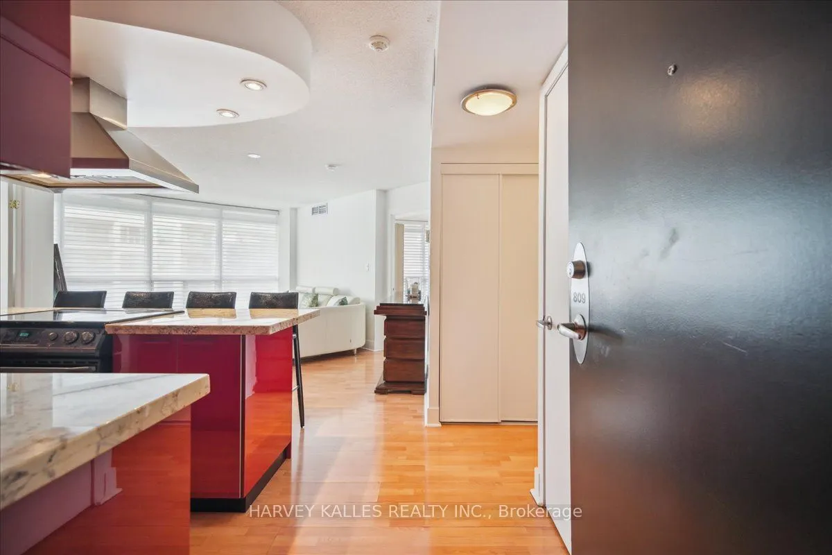 550 Queens Quay W, #809