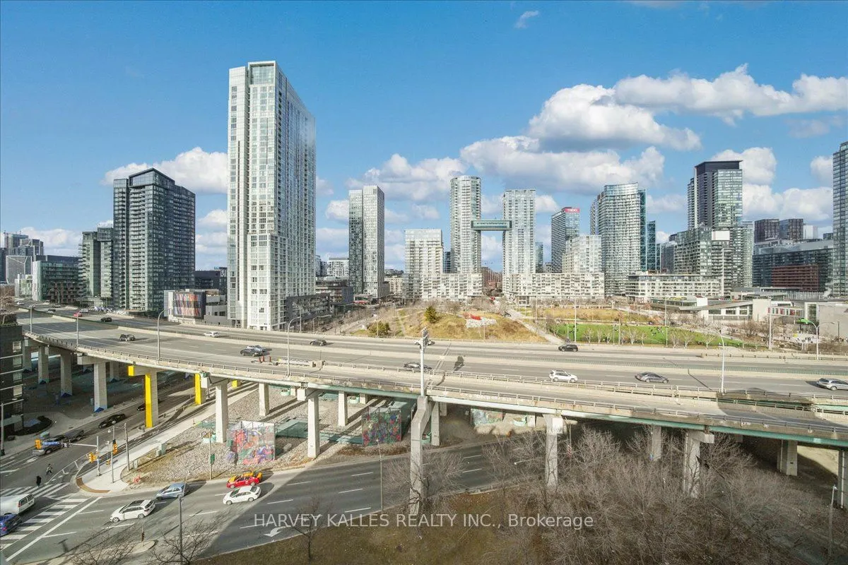 550 Queens Quay W, #809