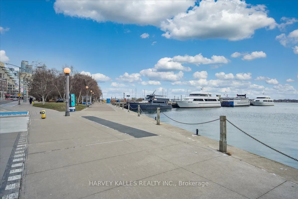 550 Queens Quay W, #809