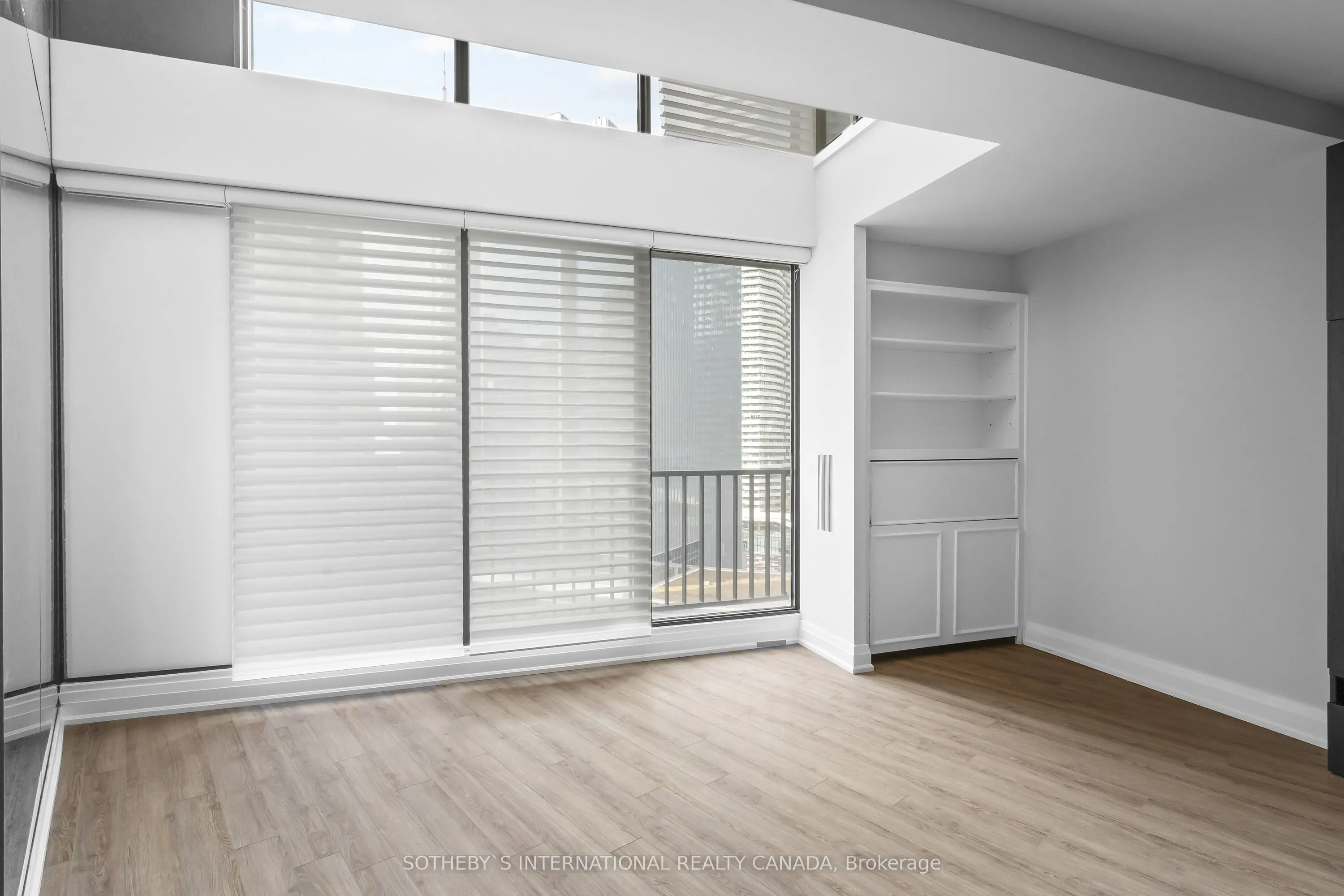 33 Harbour Square, #2208