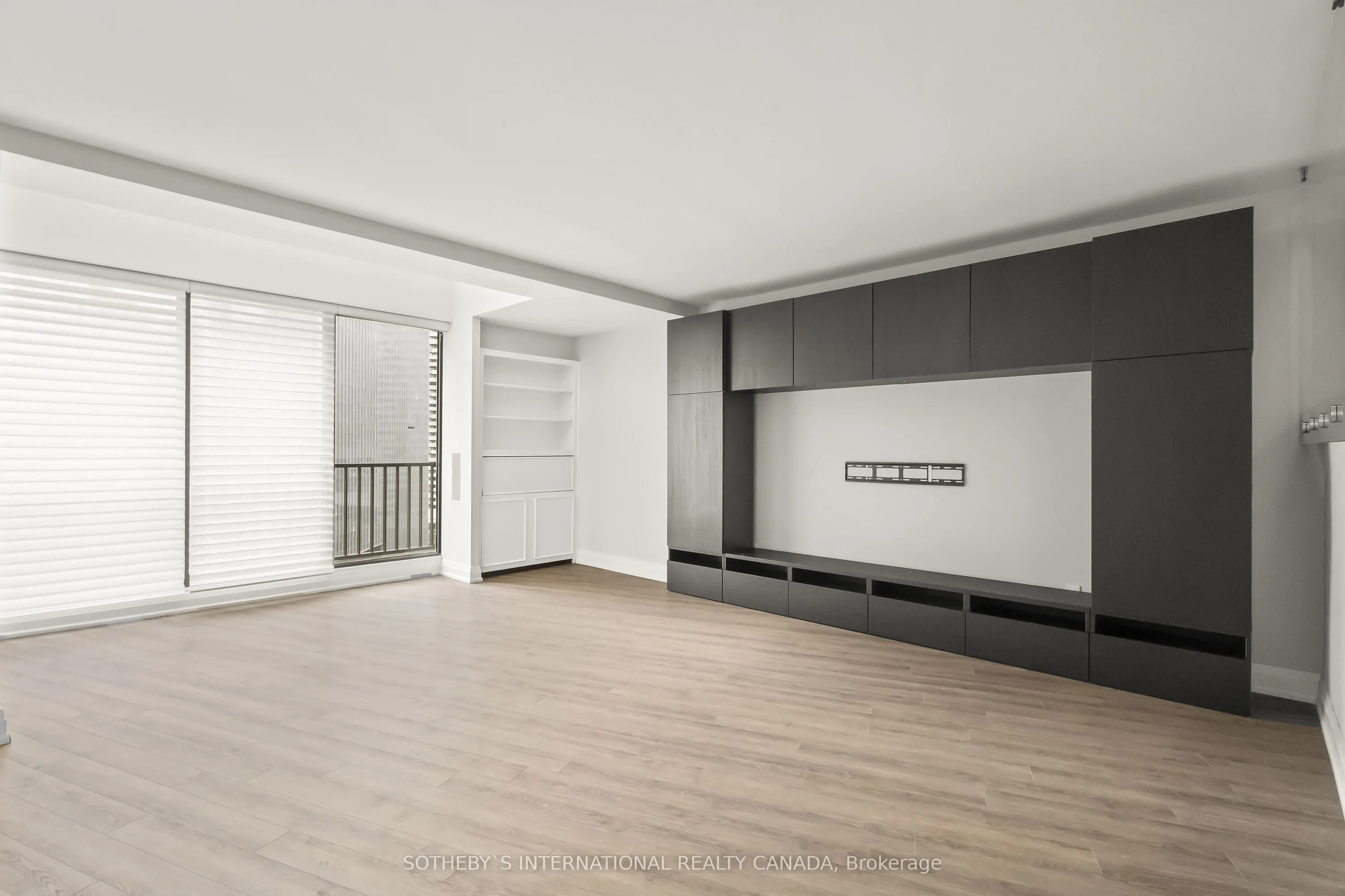 33 Harbour Square, #2208
