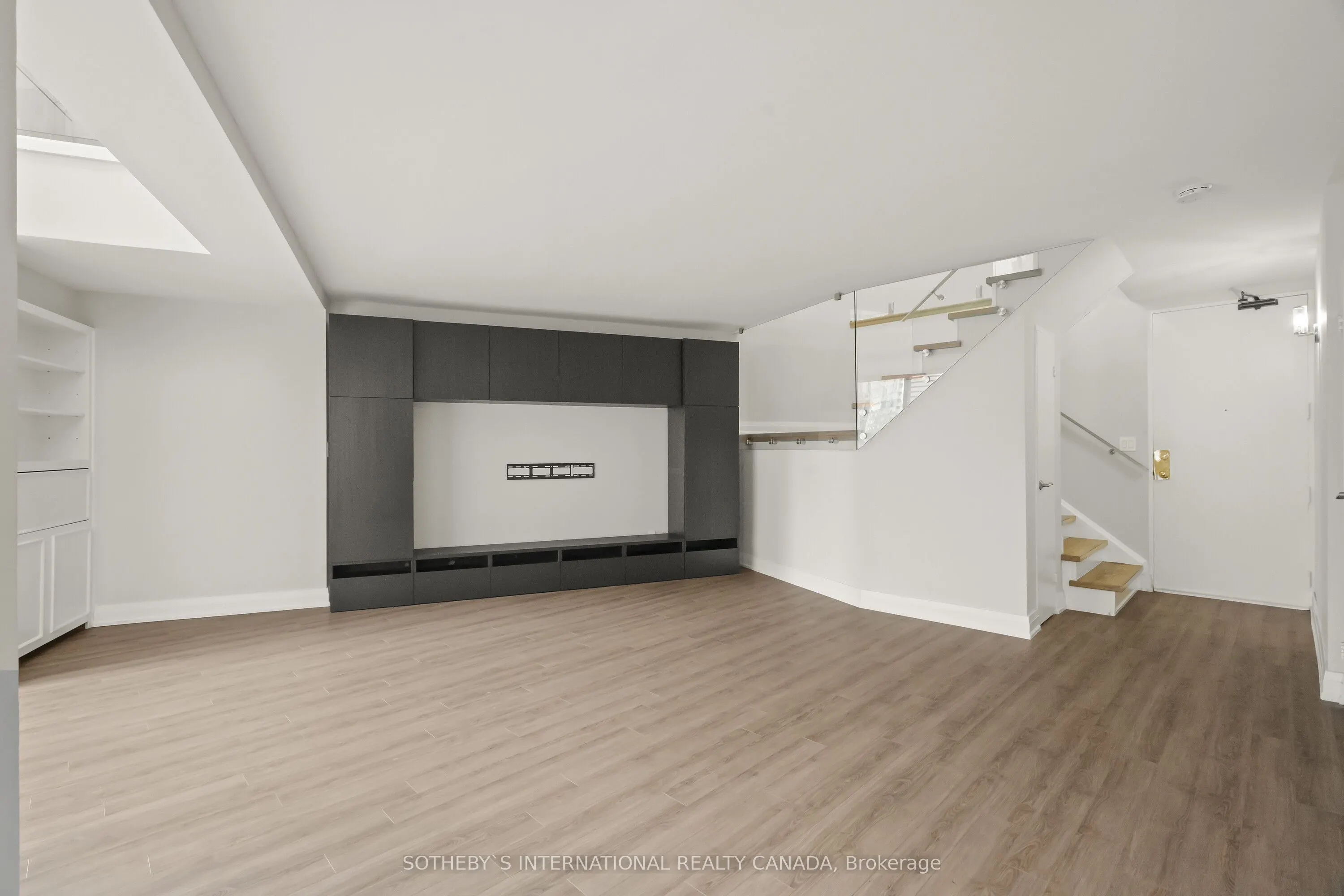33 Harbour Square, #2208