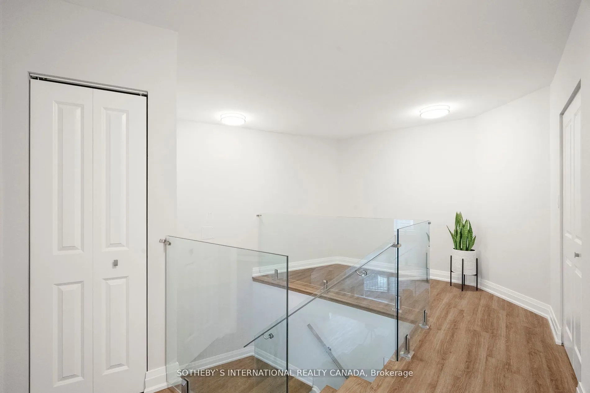 33 Harbour Square, #2208
