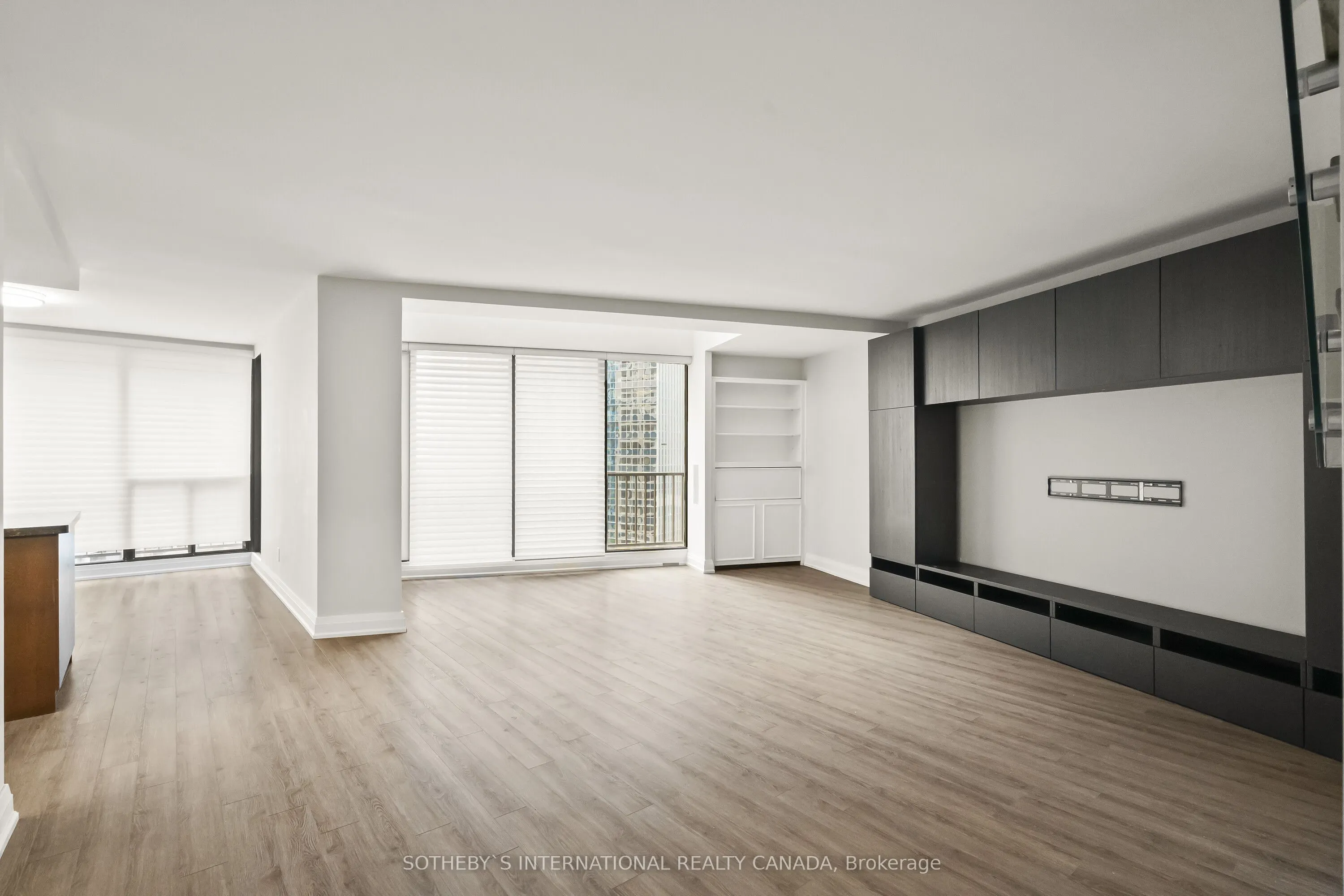 33 Harbour Square, #2208