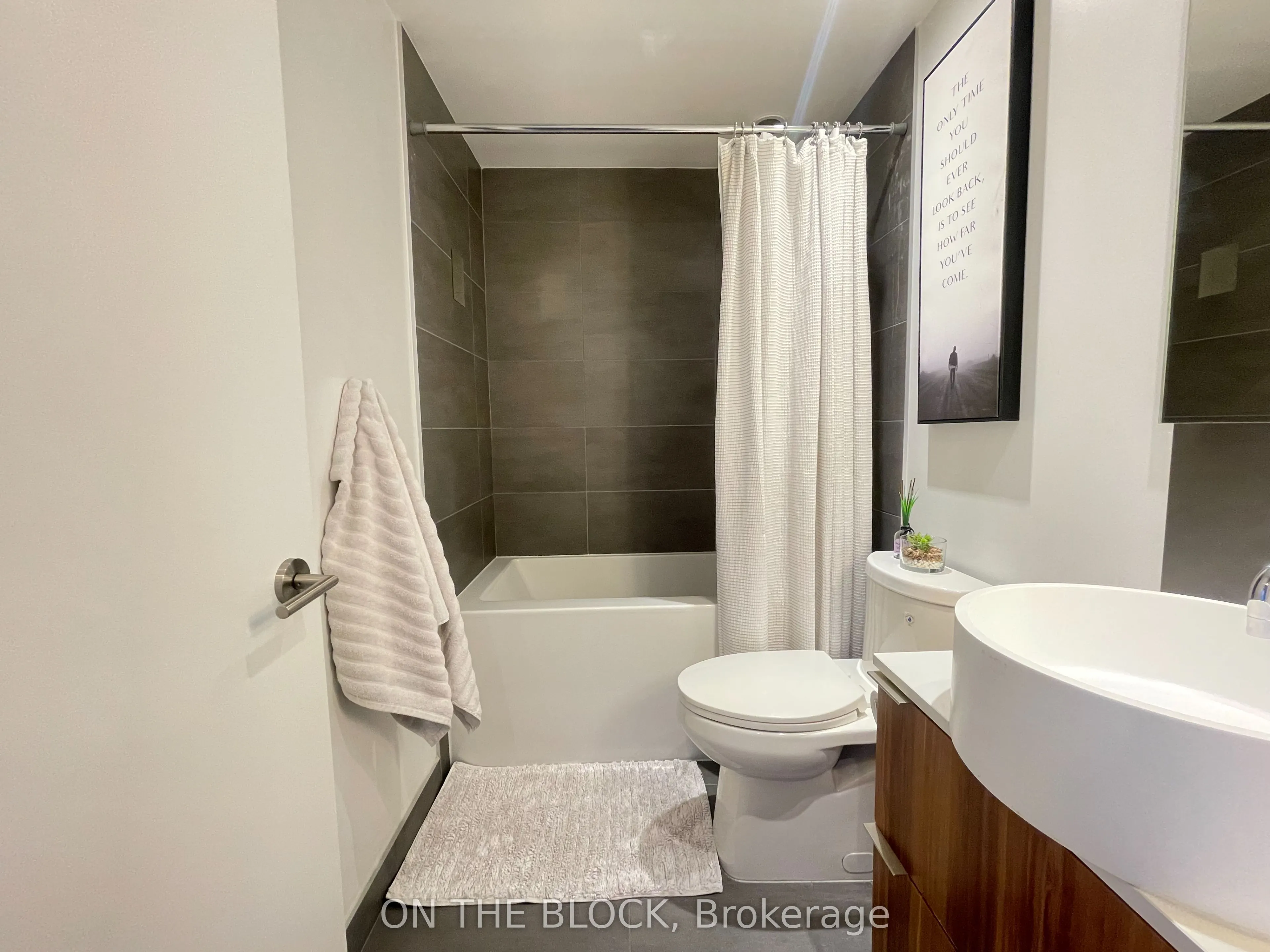 185 Roehampton Avenue, #509